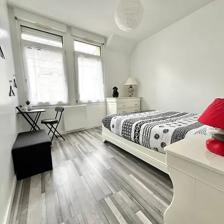 En Centre Apartment
